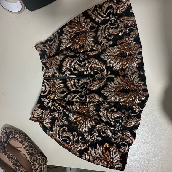 Gianni Bini Lordice Jacquard Mini A-lined Metallic Printed Skirt - Picture 7 of 9